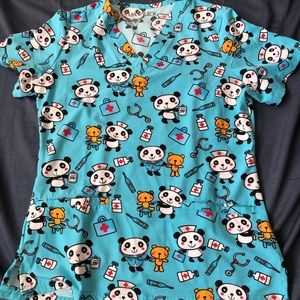 Women’s print scrub top (pandas)